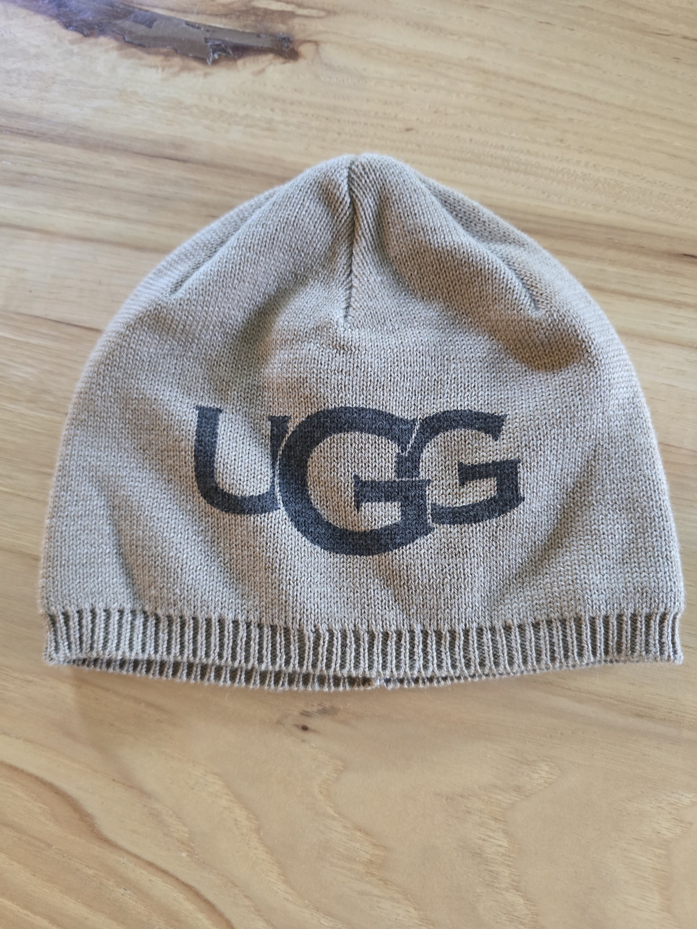 O UGG Kids Beige Logo Knit Beanie